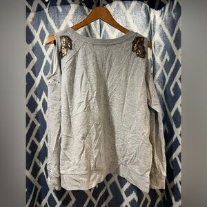 Shaynne gray cold shoulder long sleeve top size Large